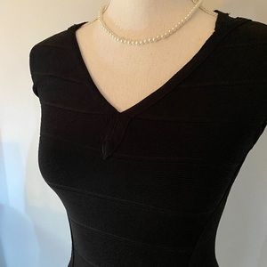 Zip Back black knee length dress ⚪️⚫️